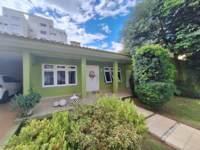 Locação - Casa com 4 suítes, 2 vagas, Área Gourmet, 528 m², Estrela.