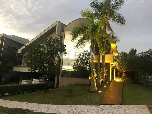 Casa com 700m² 4 quartos e 5 banheiros, para alugar, no bairro Loteamento Alphaville em Londrina