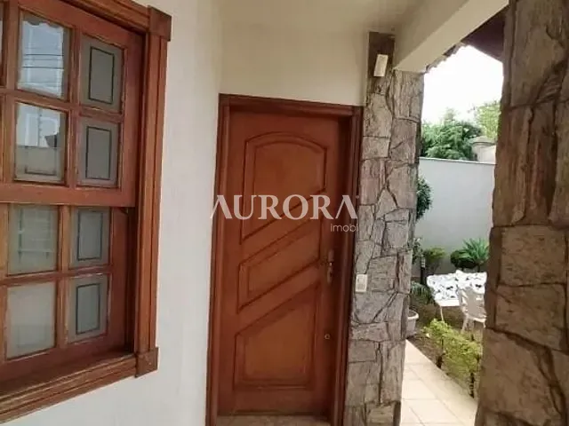 Casa com 360m² 5 quartos e 4 banheiros, à venda, no bairro Champagnat em Londrina