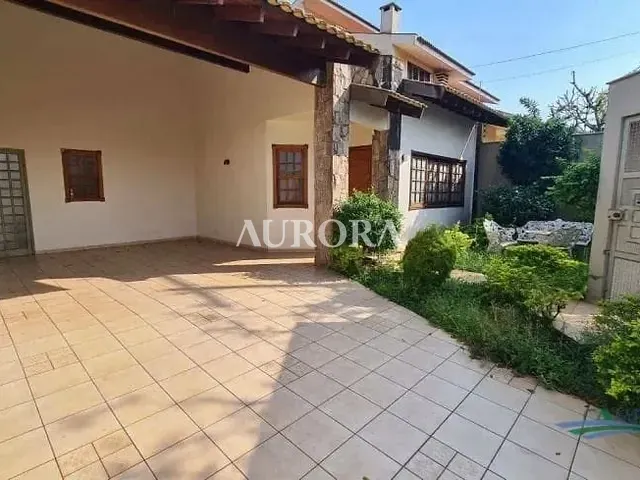 Casa com 360m² 5 quartos e 4 banheiros, à venda, no bairro Champagnat em Londrina