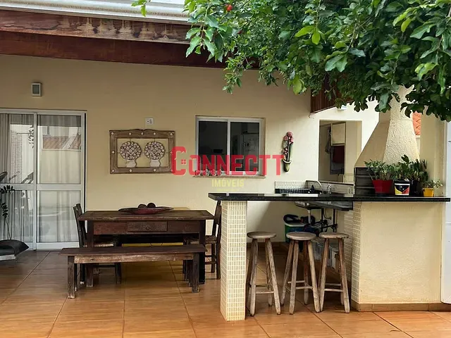 Casa com 304m² 3 quartos e 2 banheiros, à venda, no bairro Bonfim Paulista em Ribeirão Preto