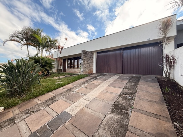 Locação - Casa com Edícula, 3 quartos sendo 1 suíte, 2 vagas de garagem, 546 m² total, Jardim América, Estrela.