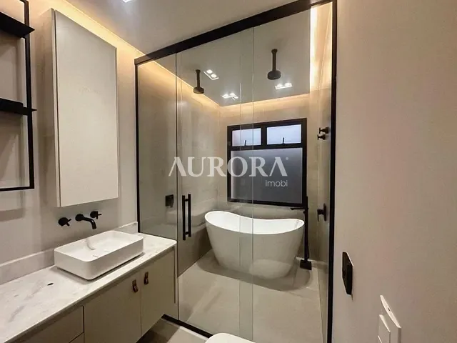 Casa com 360m² 3 quartos e 5 banheiros, à venda, no bairro Esperança em Londrina