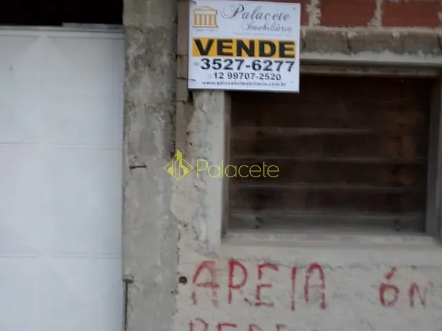 Casa com 195m² 3 quartos e 1 banheiro, à venda, no bairro Bom Sucesso em Pindamonhangaba