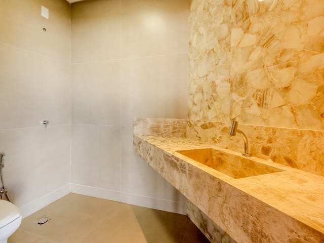 Casa Térrea com 4 quartos para venda na Reserva da Coroa no Condomínio Portal do Sol Green em Goiânia - Foto