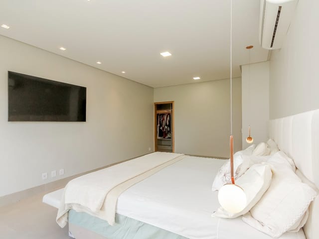 Casa Térrea com 4 quartos para venda na Reserva da Coroa no Condomínio Portal do Sol Green em Goiânia - Foto