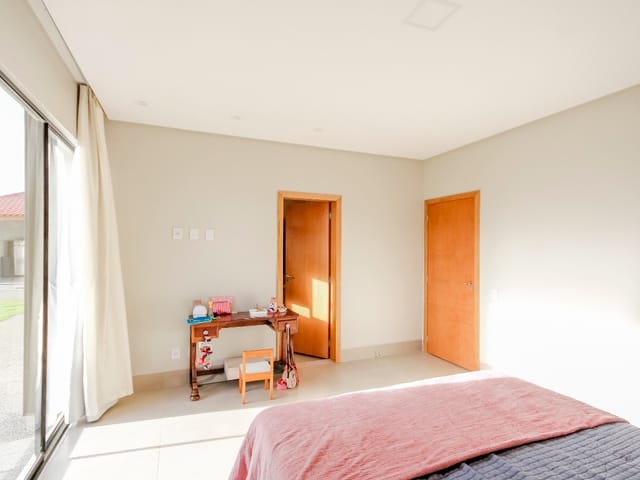 Casa Térrea com 4 quartos para venda na Reserva da Coroa no Condomínio Portal do Sol Green em Goiânia - Foto