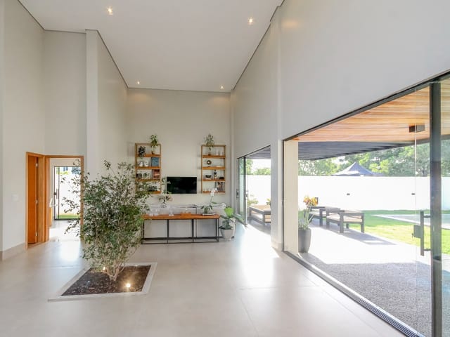 Casa Térrea com 4 quartos para venda na Reserva da Coroa no Condomínio Portal do Sol Green em Goiânia - Foto