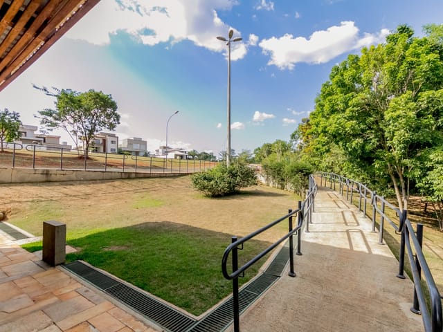 Casa Térrea com 4 quartos para venda na Reserva da Coroa no Condomínio Portal do Sol Green em Goiânia - Foto