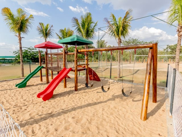 Casa Térrea com 4 quartos para venda na Reserva da Coroa no Condomínio Portal do Sol Green em Goiânia - Foto