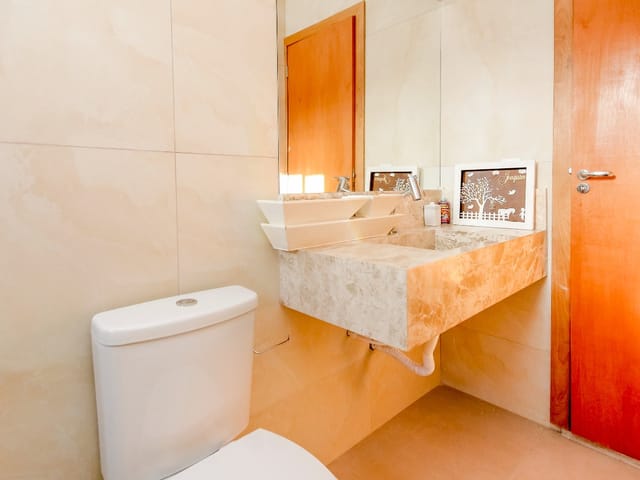 Casa Térrea com 4 quartos para venda na Reserva da Coroa no Condomínio Portal do Sol Green em Goiânia - Foto