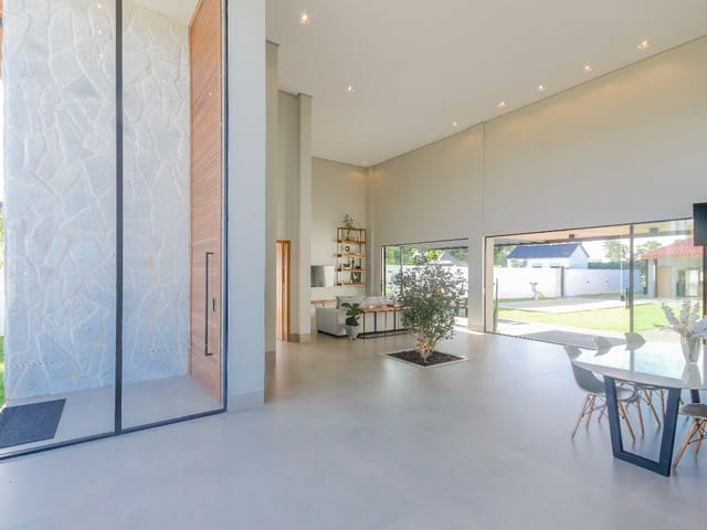 Casa Térrea com 4 quartos para venda na Reserva da Coroa no Condomínio Portal do Sol Green em Goiânia - Foto