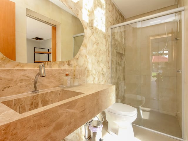 Casa Térrea com 4 quartos para venda na Reserva da Coroa no Condomínio Portal do Sol Green em Goiânia - Foto