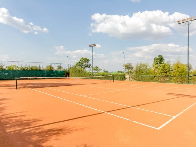 Casa Térrea com 4 quartos para venda na Reserva da Coroa no Condomínio Portal do Sol Green em Goiânia - Foto