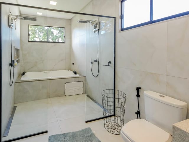 Casa Térrea com 4 quartos para venda na Reserva da Coroa no Condomínio Portal do Sol Green em Goiânia - Foto