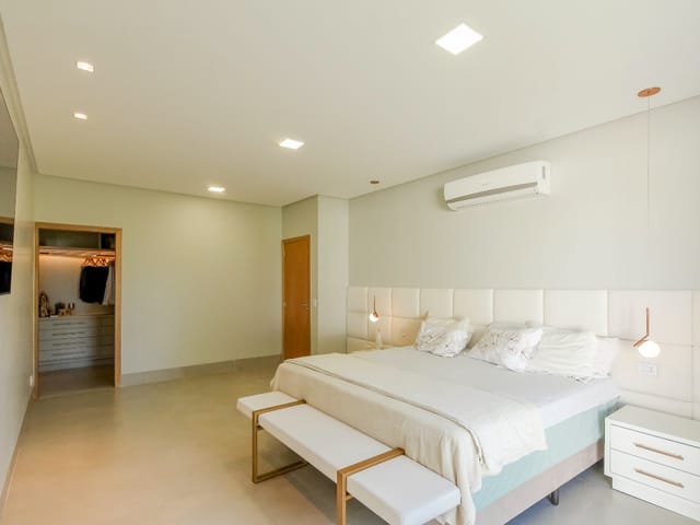 Casa Térrea com 4 quartos para venda na Reserva da Coroa no Condomínio Portal do Sol Green em Goiânia - Foto