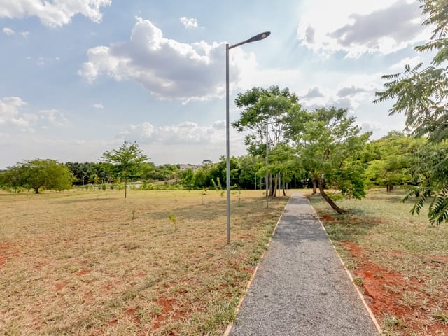 Casa Térrea com 4 quartos para venda na Reserva da Coroa no Condomínio Portal do Sol Green em Goiânia - Foto
