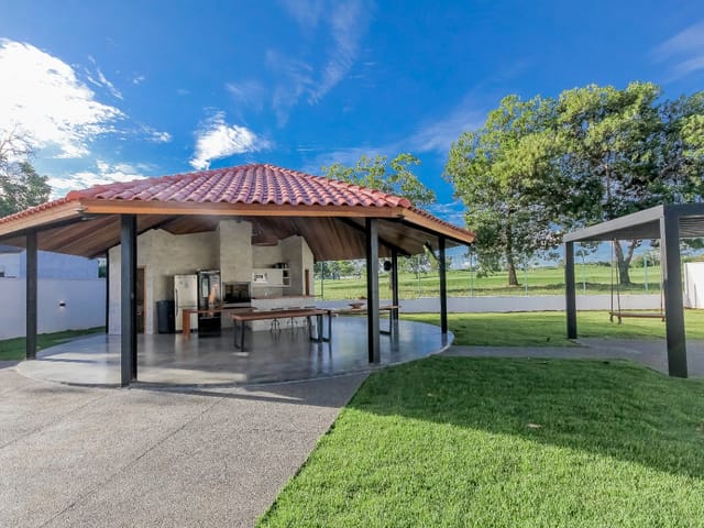 Casa Térrea com 4 quartos para venda na Reserva da Coroa no Condomínio Portal do Sol Green em Goiânia - Foto