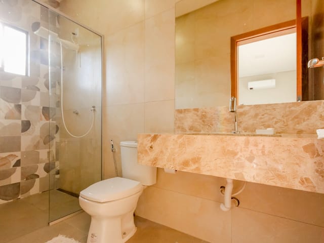 Casa Térrea com 4 quartos para venda na Reserva da Coroa no Condomínio Portal do Sol Green em Goiânia - Foto