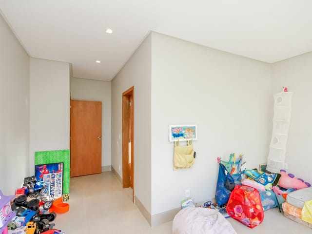 Casa Térrea com 4 quartos para venda na Reserva da Coroa no Condomínio Portal do Sol Green em Goiânia - Foto