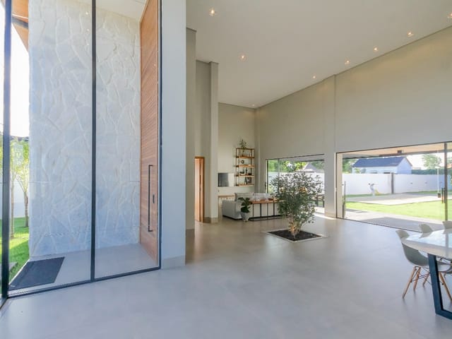 Casa Térrea com 4 quartos para venda na Reserva da Coroa no Condomínio Portal do Sol Green em Goiânia - Foto