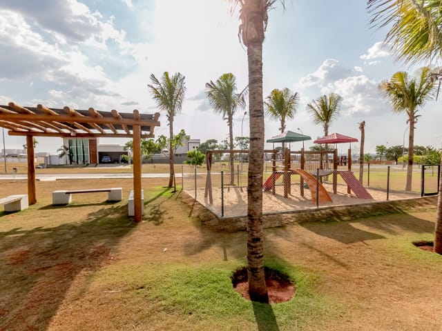 Casa Térrea com 4 quartos para venda na Reserva da Coroa no Condomínio Portal do Sol Green em Goiânia - Foto