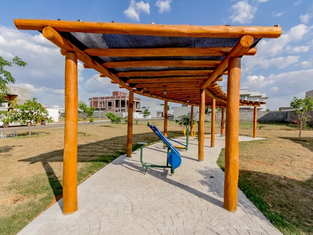 Casa Térrea com 4 quartos para venda na Reserva da Coroa no Condomínio Portal do Sol Green em Goiânia - Foto