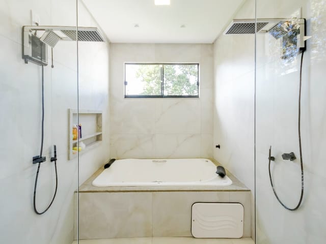 Casa Térrea com 4 quartos para venda na Reserva da Coroa no Condomínio Portal do Sol Green em Goiânia - Foto