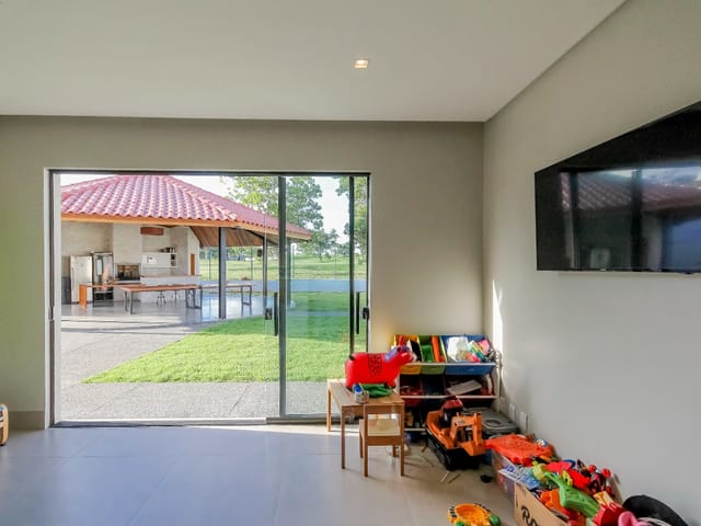 Casa Térrea com 4 quartos para venda na Reserva da Coroa no Condomínio Portal do Sol Green em Goiânia - Foto