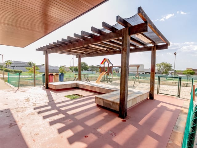 Casa Térrea com 4 quartos para venda na Reserva da Coroa no Condomínio Portal do Sol Green em Goiânia - Foto