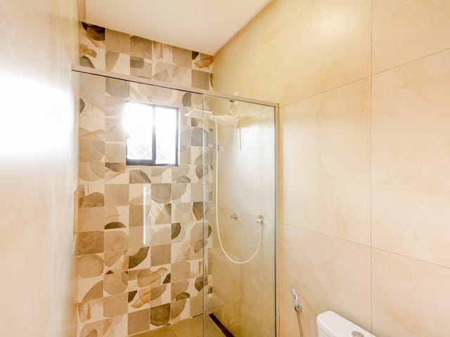 Casa Térrea com 4 quartos para venda na Reserva da Coroa no Condomínio Portal do Sol Green em Goiânia - Foto