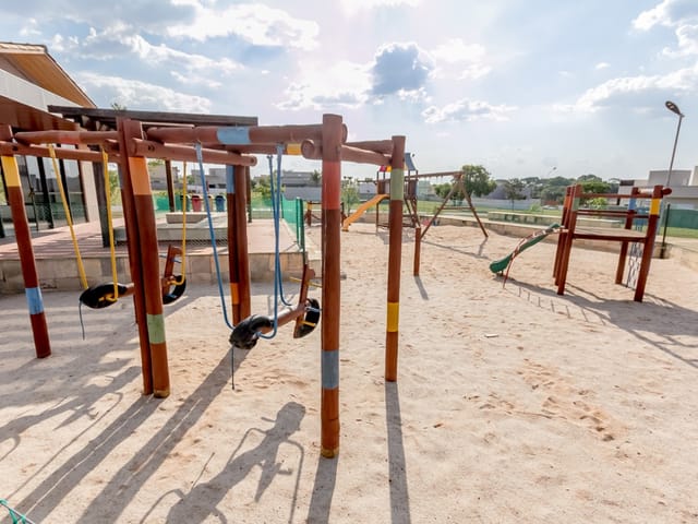 Casa Térrea com 4 quartos para venda na Reserva da Coroa no Condomínio Portal do Sol Green em Goiânia - Foto