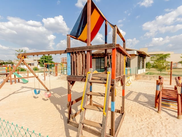 Casa Térrea com 4 quartos para venda na Reserva da Coroa no Condomínio Portal do Sol Green em Goiânia - Foto