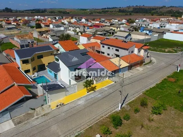 Casa com 500m² 5 quartos e 5 banheiros, à venda, no bairro Village das Flores em Caçapava
