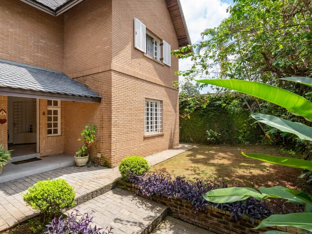Casa com 1077m² 3 quartos e 6 banheiros, à venda, no bairro Chácara Monte Alegre em São Paulo