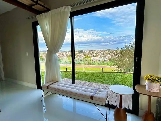 Casa com 330m² 3 quartos e 4 banheiros, à venda, no bairro Jardim Carvalho em Ponta Grossa