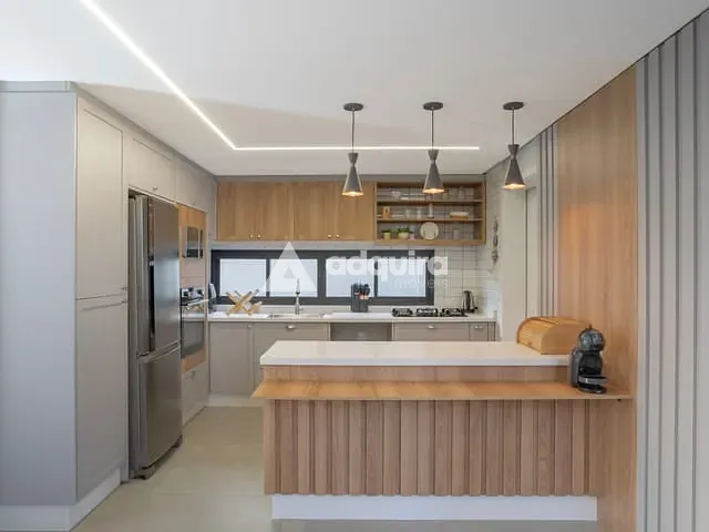 Casa com 300m² 3 quartos e 4 banheiros, à venda, no bairro Jardim Carvalho em Ponta Grossa