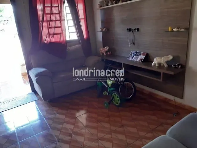Casa com 300m² 3 quartos e 2 banheiros, à venda, no bairro Leonor em Londrina