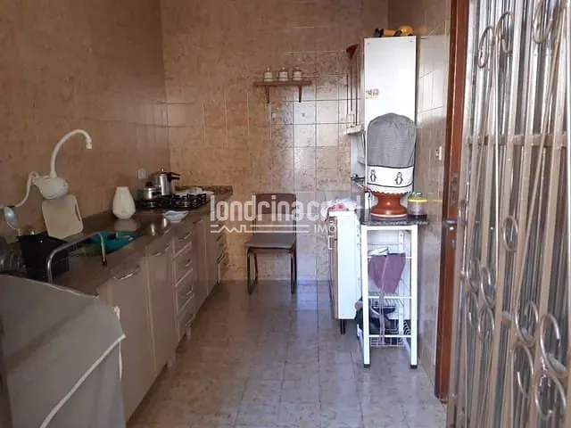 Casa com 300m² 3 quartos e 2 banheiros, à venda, no bairro Leonor em Londrina
