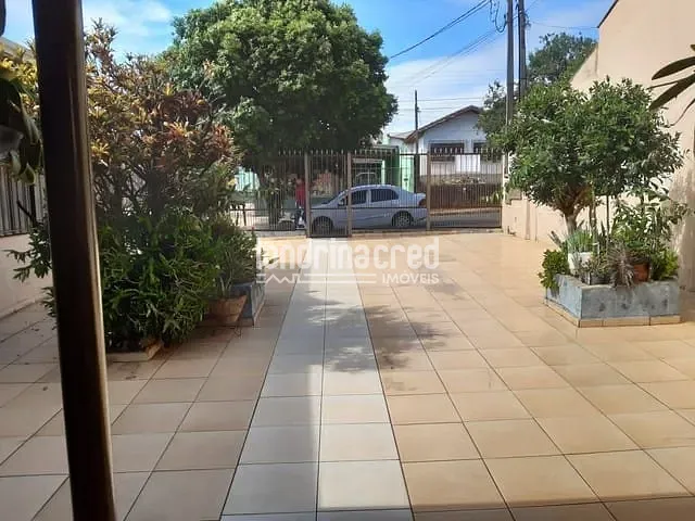 Casa com 300m² 3 quartos e 2 banheiros, à venda, no bairro Leonor em Londrina