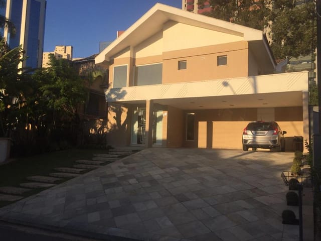 Casa com 560m² 4 quartos e 5 banheiros, à venda, no bairro Alphaville Residencial Dois em Barueri