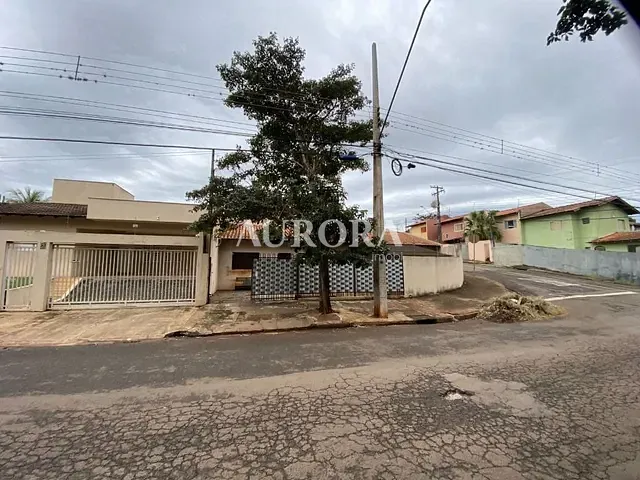 Casa com 125m² 2 quartos e 1 banheiro, para alugar, no bairro Jardim Sabara em Londrina