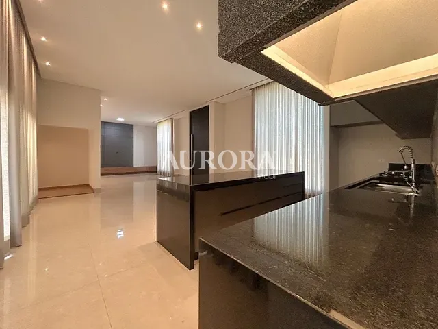 Casa com 665m² 4 quartos e 5 banheiros, à venda, no bairro Jardim Tarobá em Cambé