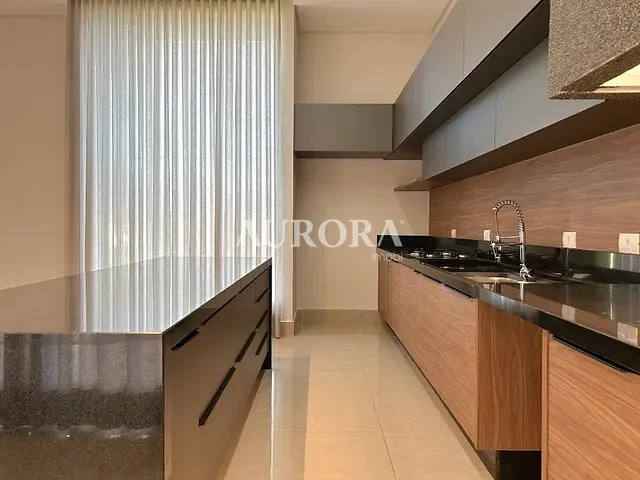 Casa com 665m² 4 quartos e 5 banheiros, à venda, no bairro Jardim Tarobá em Cambé