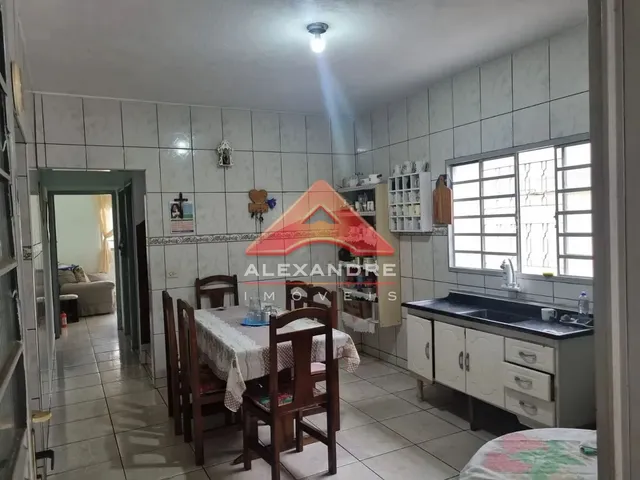 Casa com 250m² 5 quartos e 3 banheiros, à venda, no bairro Conjunto Residencial Galo Branco em São José Dos Campos