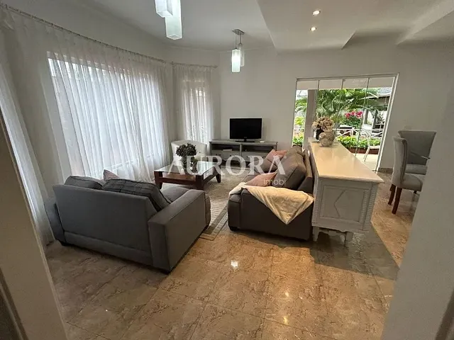 Casa com 530m² 4 quartos e 4 banheiros, à venda ou para alugar, no bairro Parque Residencial Alcantara em Londrina