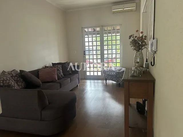 Casa com 530m² 4 quartos e 4 banheiros, à venda ou para alugar, no bairro Parque Residencial Alcantara em Londrina