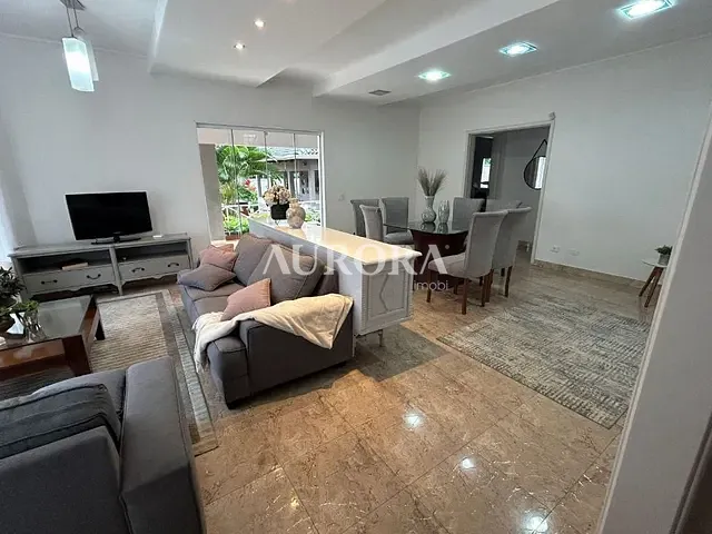 Casa com 530m² 4 quartos e 4 banheiros, à venda ou para alugar, no bairro Parque Residencial Alcantara em Londrina