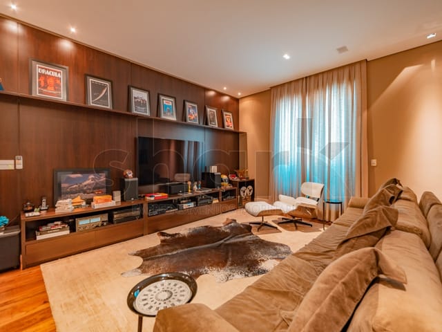 Casa com 840m² 4 quartos e 5 banheiros, à venda, no bairro Tamboré em Santana de Parnaíba