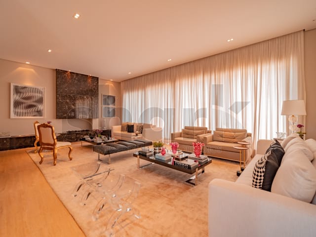 Casa com 840m² 4 quartos e 5 banheiros, à venda, no bairro Tamboré em Santana de Parnaíba
